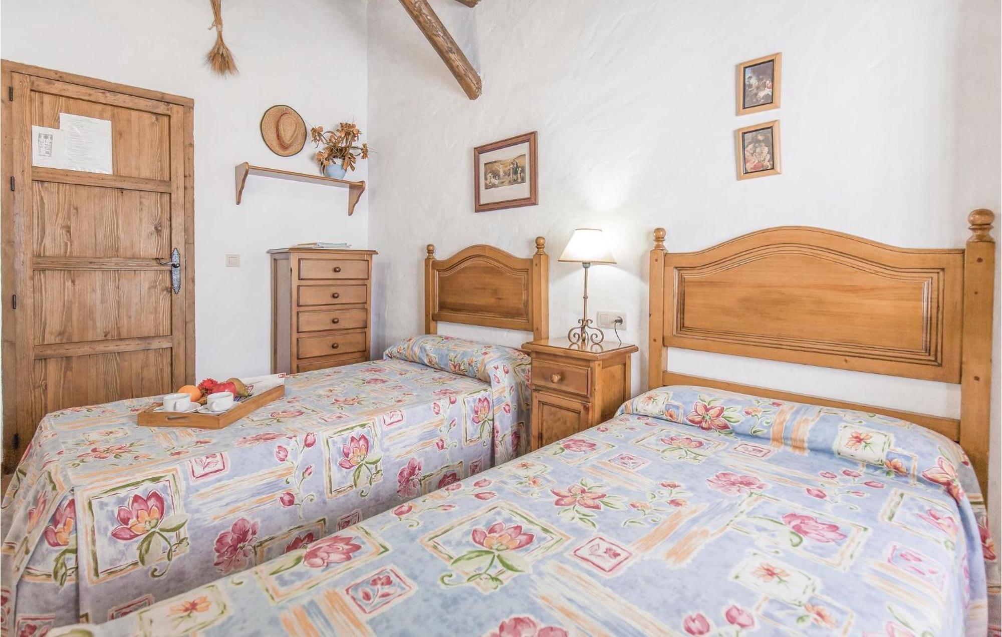 Cozy Home In Zahara De La Sierra With Kitchen Kültér fotó